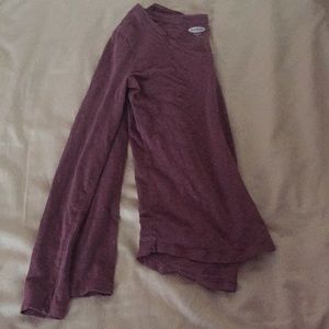 Long sleeved v-neck t-shirt.